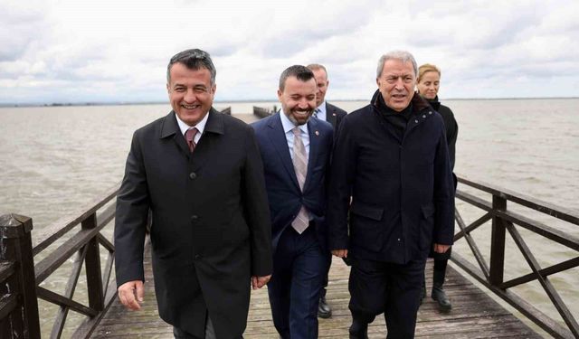 TBMM Milli Savunma Komisyonu Başkanı Akar, Kızılırmak Deltası Kuş Cenneti'ni gezdi