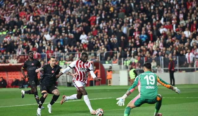 Trendyol Süper Lig: Samsunspor: 0 - Galatasaray: 1 (Maç devam ediyor)