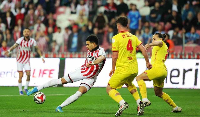 Trendyol Süper Lig: Samsunspor: 1 - Göztepe: 0 (İlk yarı)