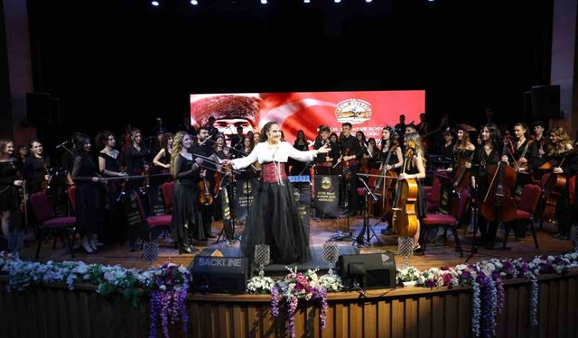 Atakum'da Çocuk ve Gençlik Orkestrası, Ata Sahne'de ilk konserini verdi