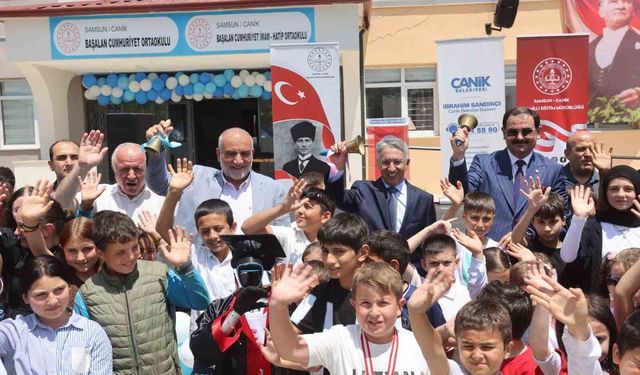 Başkan Sandıkçı, öğrencilerin karne heyecanına ortak oldu