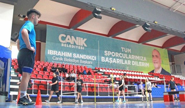 Başkan Sandıkçı: 'Ücretsiz akademiye hazırlık kurslarımızda genç kardeşlerimizi uzman eğitmenlerle ağırlıyoruz'