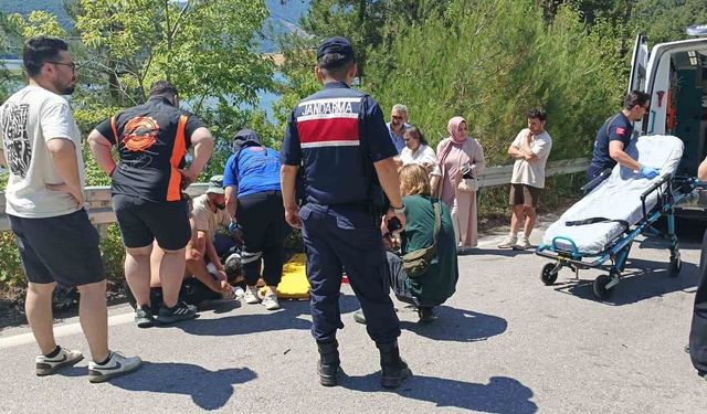 Motosiklet ile minibüs çarpıştı: Motosiklet sürücüsü hayatını kaybetti