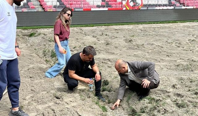 Samsun 19 Mayıs Stadı'nın zemini yeni sezona hazırlanıyor