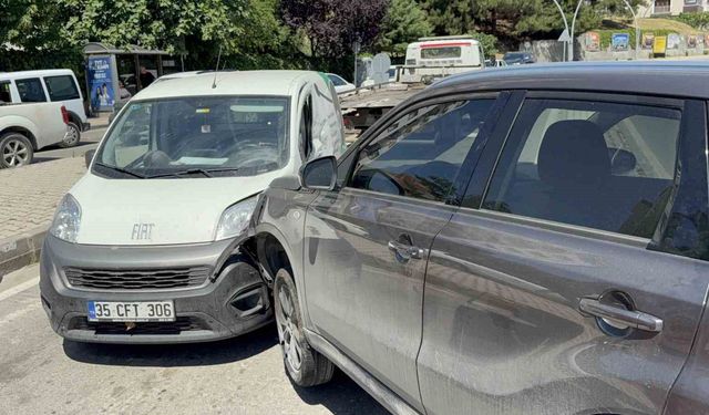 SUV ile hafif ticari araç çarpıştı: Baba ve 2 yaşındaki oğlu yaralandı