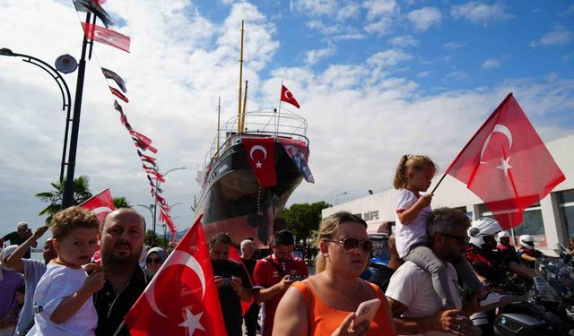 Bandırma Vapuru karadan yürütülerek yeni yerine taşındı: Mehter marşı ile karşılandı