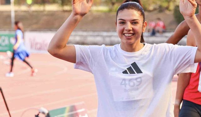 Esra Bayrak, uzun atlamada şampiyonu olarak dünyada 2. sıraya yükseldi