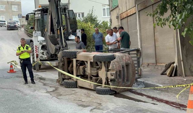 Forklift rampa aşağı inerken devrildi: 1'i ağır 2 yaralı