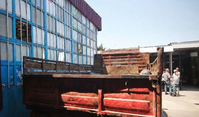 Hurda kasaları eğik şekilde taşıyan kamyonete ceza