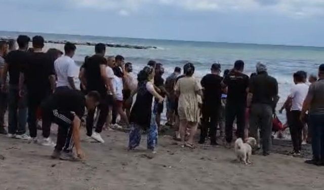 Karadeniz'de facia: Valiliğin uyarısına rağmen denize girdiler, 1 kişi öldü, 2 kişi hastanelik oldu