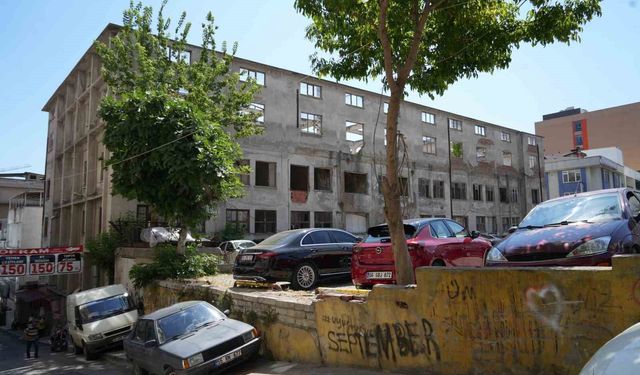 Mahkeme kararlarıyla ayakta kalan çarşı için çözüm çağrısı