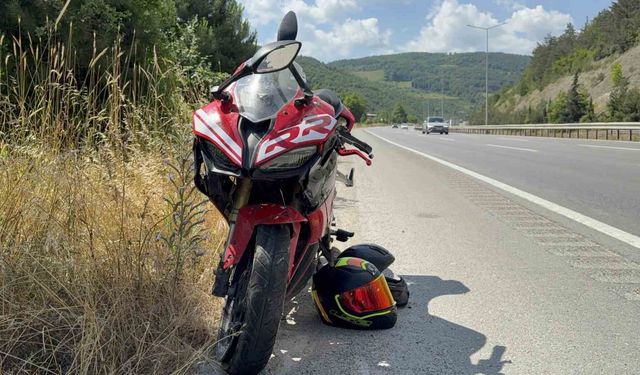 Motosiklet tıra arkadan çarptı: 2 yaralı