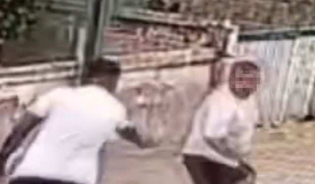 Önce yumrukladı, sonra bacaklarından vurdu: O anlar kamerada
