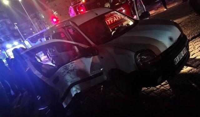Samsun'da hafif ticari araç ile motosiklet çarpıştı: 5 yaralı