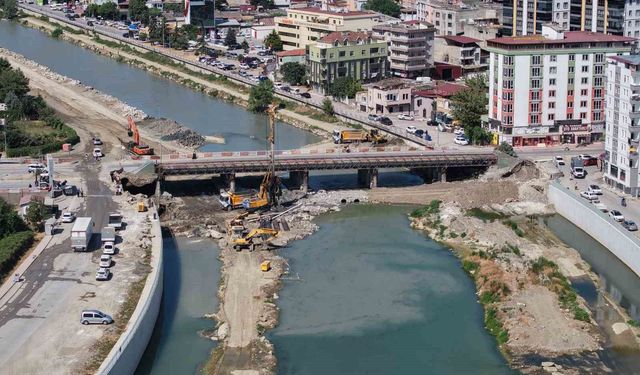 Samsun'da köprü tedbir amaçlı trafiğe kapatıldı