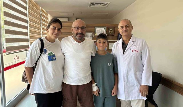 11 yaşındaki çocuğun 12 milimetrelik böbrek taşı tek seansta temizlendi