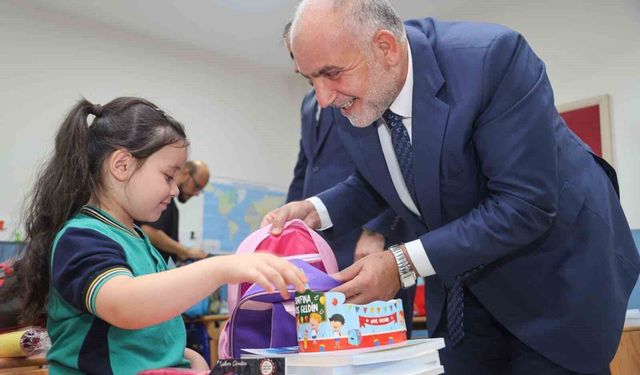 Bu ilçede tüm öğrencilere çanta ve kırtasiye seti hediye