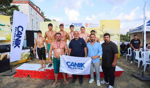 Canik güreşlerinde Başpehlivan Recep Taslak
