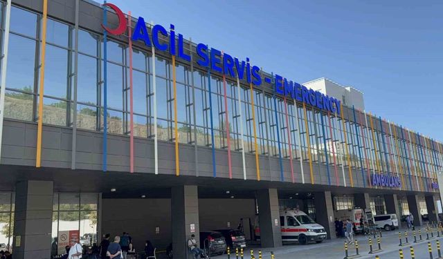 Demir çelik fabrikasının fırın kontrol odasında patlama: 2 yaralı