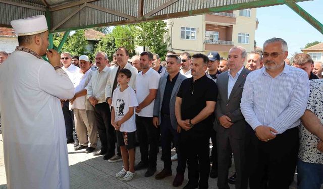Kanala düşen otomobilde hayatını kaybeden Emircan toprağa verildi