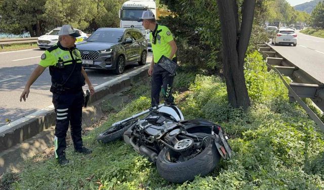 Motosiklet kamyona arkadan çarptı: 2 yaralı