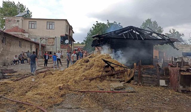 Samsun'da ambarda yangın: 7 ton buğday küle döndü
