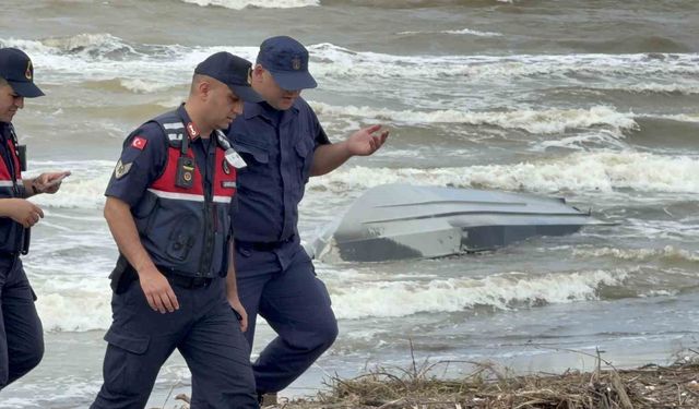 Samsun'da sahile vurmuş insansız deniz aracı bulundu
