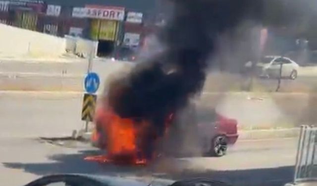 Seyir halindeki otomobilde yangın çıktı