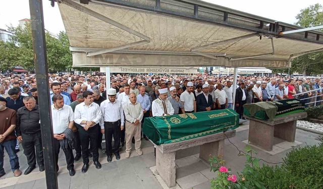 Trafik kazasında hayatını kaybeden imam, son yolculuğuna uğurlandı