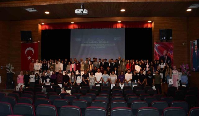 Üniversiteyi kazanan öğrenciler için uğurlama