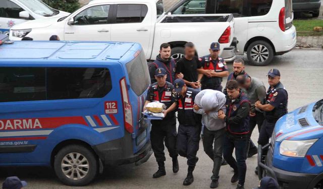 73 yaşındaki adama 'kargo' yalanıyla 17 milyonluk senet imzalatmaya 4 gözaltı