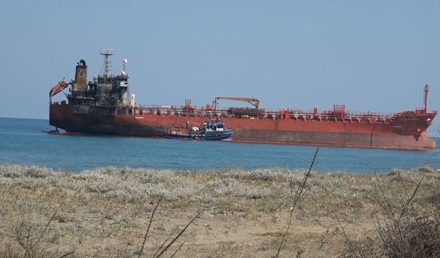 Alaçam'da karaya oturan gemi için kurtarma çalışması başlatıldı