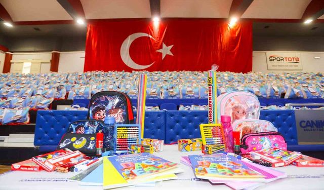 Başkan Sandıkçı: 'Birinci sınıfa başlayan tüm öğrencilere çanta ve kırtasiye seti belediyemizden hediye'