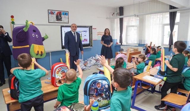Canik'te tüm 1. sınıflara çanta ve kırtasiye seti