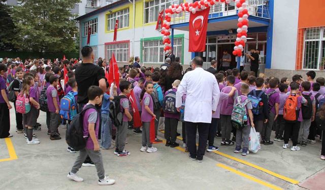 Çarşamba'da okullar öğrencilerle şenlendi