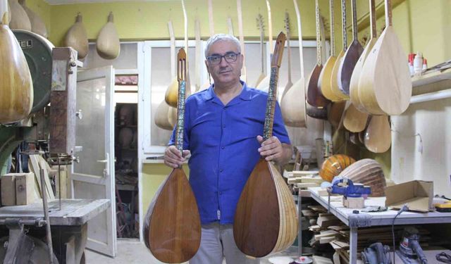 Dededen toruna uzanan müzik mirasını bağlamayla yaşatıyor