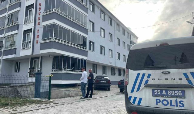 Evinde silahla vurulmuş halde bulundu