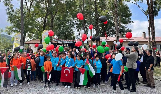 Gazzeli çocuklar için gökyüzüne umut uçuruldu
