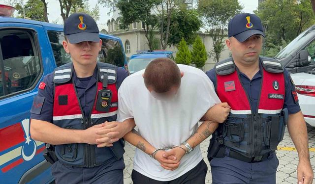 Jandarma motosiklet çantasında 7 bin 999 sentetik ecza hap ele geçirdi