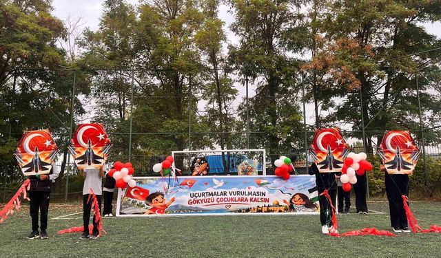 Ladik'te uçurtmalar çocuklar için gökyüzüne yükseldi