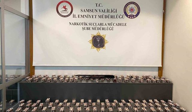 Samsun'da ikamette 13 bin 48 sentetik ecza hap ele geçirildi
