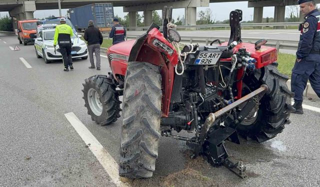 Samsun'da kamyonet traktöre çarptı: Sürücüler yaralandı