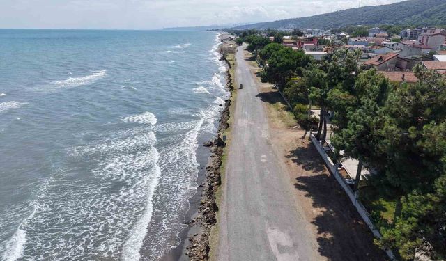 Samsun'da kıyı erozyonu yola kadar ulaştı, yapıları tehdit ediyor