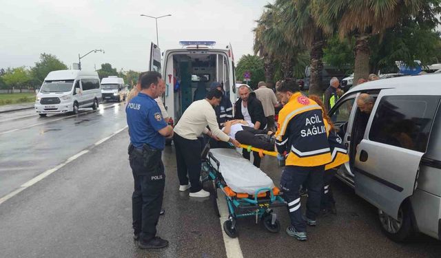 Samsun'da motosiklet yayaya çarptı: 2 yaralı
