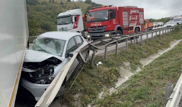 Samsun'da otomobil tırla çarpıştı: 2 yaralı