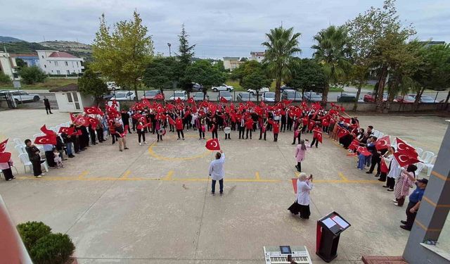 Samsun'da özel öğrencilerden İlköğretim Haftası'na renkli kutlama