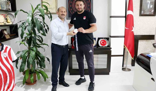 Samsunlu boksör Berat Acar, Akdeniz Oyunları'nda gümüş madalya kazandı