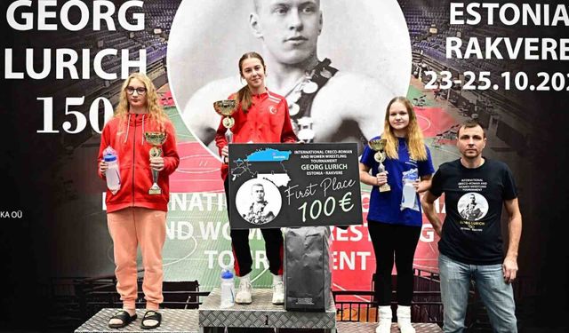 Atakumlu sporcu güreşte dünya şampiyonu oldu