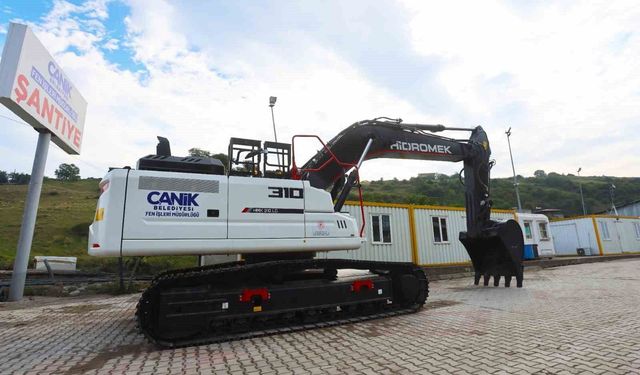Canik Belediyesi araç filosuna yeni ekskavatör kattı