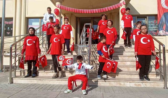 Havza'da özel öğrencilerden Cumhuriyet Bayramı kutlaması